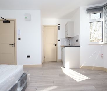 Studio Flat, Lincoln Road, HA2 - Photo 1