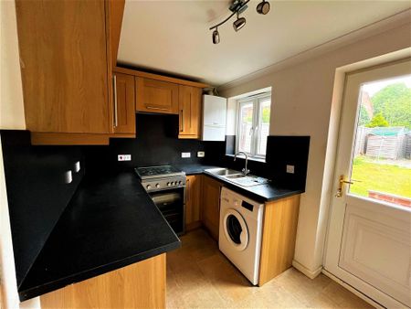 2 bedroom semi-detached house to rent - Photo 4