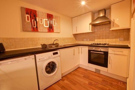 3 bedroom apartment to rent - Photo 5