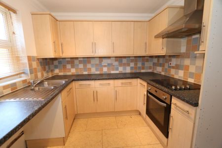 2 bedroom terraced house to rent - Photo 4