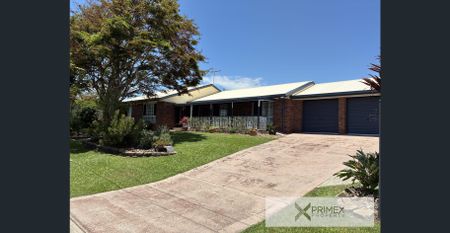 Renovated family home with secure space for 5 vehicles/toys - Photo 5