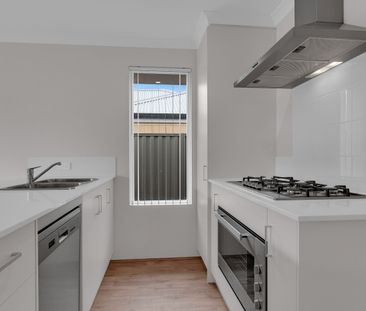 Brand New 4 X 2 Family Home in South Yunderup - Photo 4