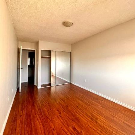 Bright 2 bedroom apartment with patio - Photo 1