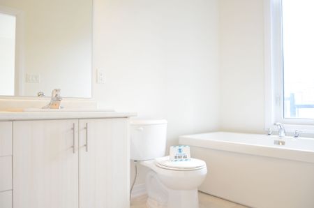 For Lease - 3 Russell Wice Avenue, Richmond Hill, Ontario - Photo 2