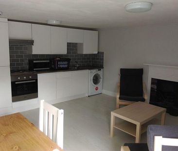 4 bedroom flat to rent - Photo 4