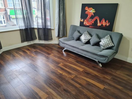 2 Bed Flat, Hatherley Gardens, E6 - Photo 1