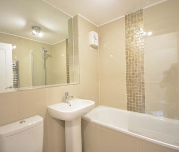 Delaporte Close, Epsom, Surrey, KT17 4AU - Photo 2