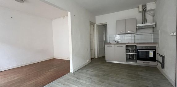 Location Appartement 2 pièces 48m² AIRE SUR L ADOUR 40800 - Photo 2