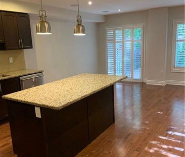 For Lease - 326 Doak Lane, Newmarket, Ontario - Photo 4