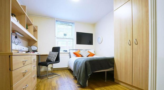 1 bedroom in a flat share to rent - Photo 1