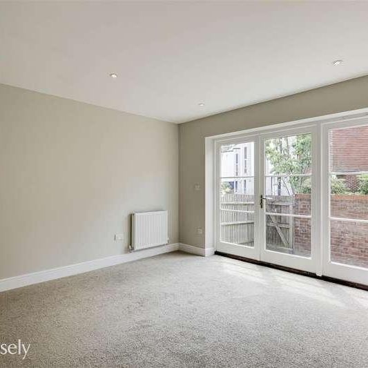 Hosey Hill, Westerham, TN16 - Photo 1