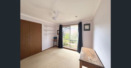 Charming Home with Stunning Gardens & Renovated Bathroom - Photo 5