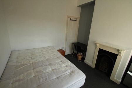 4 bedroom terraced house to rent - Photo 3