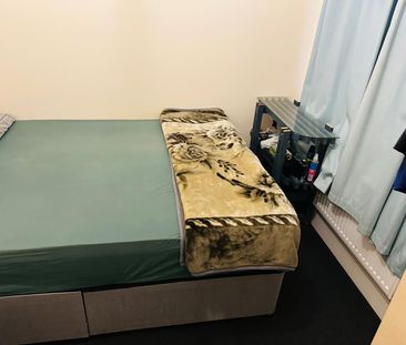 Room in a Shared House, Sellincourt Road, SW17 - Photo 6