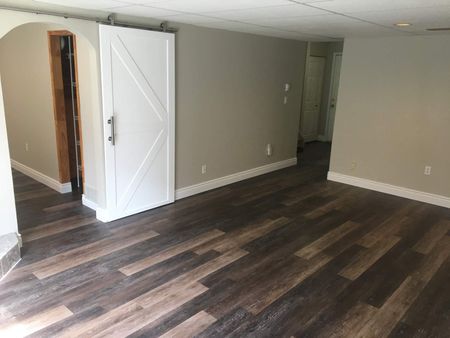 1017 Waterbury Cres - Lower Unit - ALL INCLUSIVE 1 bed, 1 bath - Photo 5