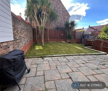 3 bedroom semi-detached house to rent - Photo 2