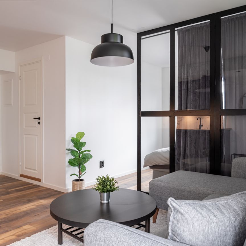 Hökbursvägen, Tumba - Foto 1