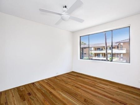 Beautifully Renovated Two Bedroom Unit - Photo 4