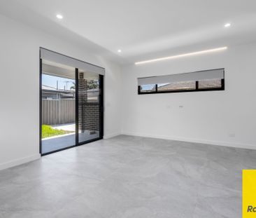 MODERN TWO BEDROOM GRANNY FLAT! - Photo 1