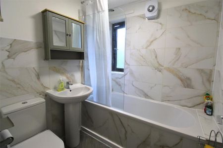 1 bedroom property to rent - Photo 5