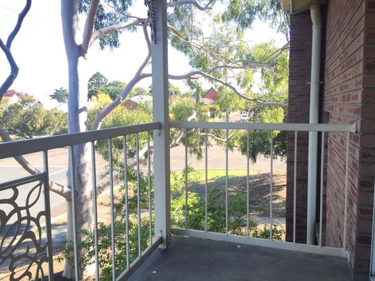 Central East Location - Just 2 Blocks to the CBD - Photo 1