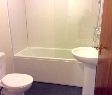 2 bedroom flat to rent - Photo 6