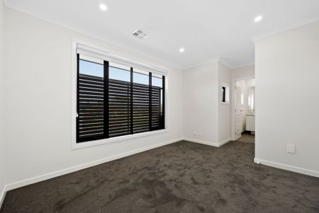 Modern Family Living Opposite Jones Reserve - Photo 2