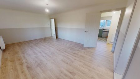 3 bedroom flat to rent - Photo 2