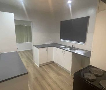 Fully renovated single level 4 Bedroom home - Photo 5