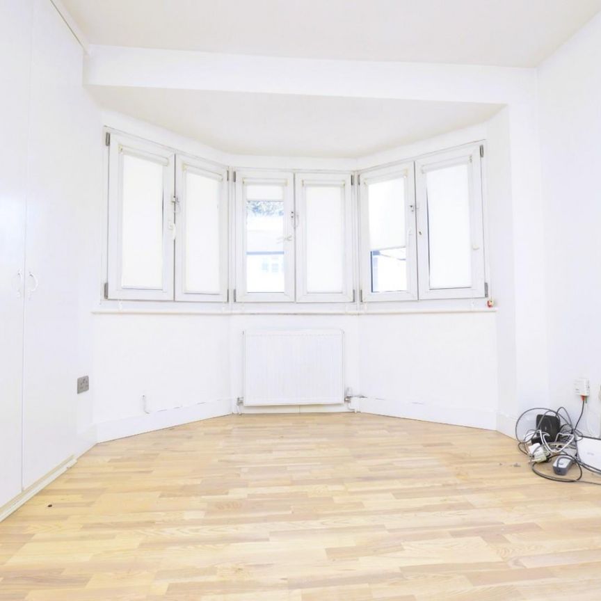 1 bedroom Flat To Let - Photo 2