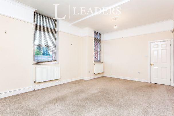 2 bedroom apartment to rent St. Leonards, Oak Tree Way, Horsham, RH13 - Photo 1