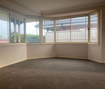 'IMPRESSIVE FAMILY HOME IN IDEAL LOCATION' - Photo 2
