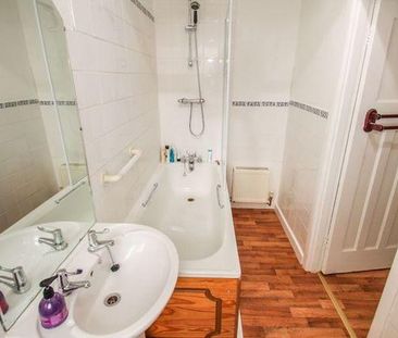 6 bedroom house of multiple occupation to rent - Photo 1
