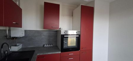 Location Appartement 4 pièces 67m² STE FOY LES LYON 69110 - Photo 5