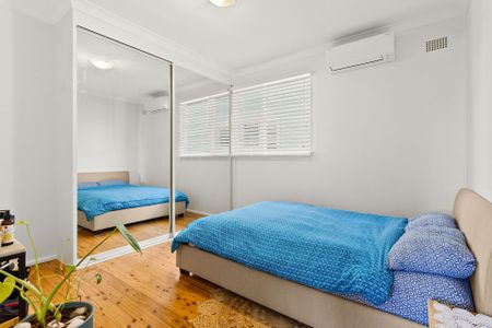 Gorgeous 3 Bedroom Cottage with Single Garage - Photo 3