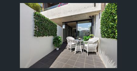 Sleek & Sophisticated Apartment in the Heart of It All - Photo 5