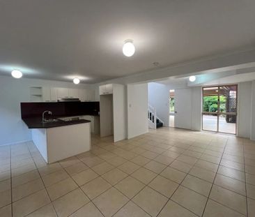 Short Walk to Tweed Valley Hospital - 2 Bedroom Townhouse - Photo 4