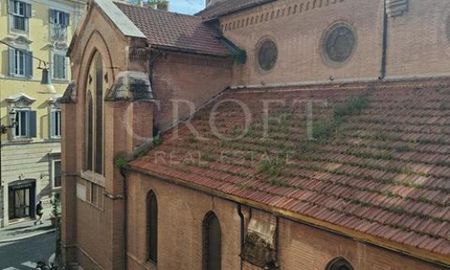 Piazza di Spagna: Casa o ufficio. 2 piano, ingresso, due ampie stanze e bagno, no cucina. Molto luminoso, silenzioso, sito in elegante strada in un palazetto d'epoca. Aria condizionata, cablata, vicino tutti i servizi e transporti. Ref 284 - Photo 3