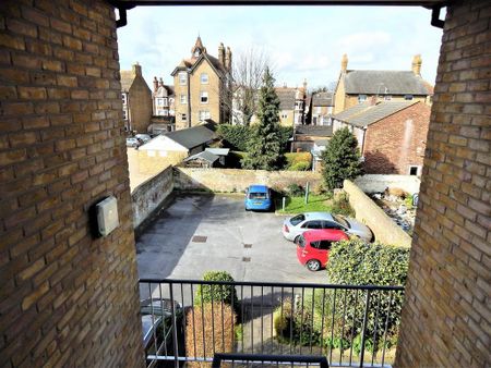 1 bedroom flat to rent - Photo 5