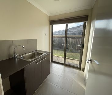 20 Holland Road, Sunbury - Photo 2