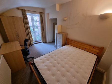 3 Bed Student Accommodation - Photo 4
