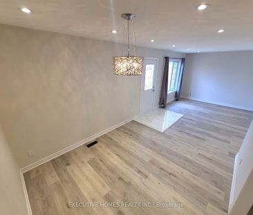 Semi-Detached Home For Lease | S8146928 - Photo 4