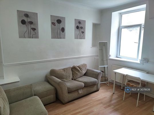 4 bedroom terraced house to rent - Photo 1