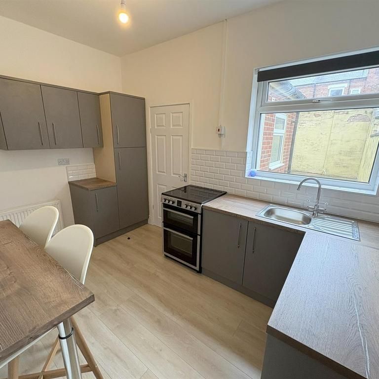 2 bedroom terraced house to rent - Photo 1