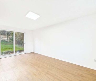 Glebe Road, Purley On Thames, Reading, Berkshire, RG8 - Photo 2