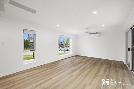 Brand New Coastal Luxury Home - 4 Bed 3 Bath - Walking Distance to Carmel College & Bay View State School - Minutes to Cleveland Rail - Photo 3