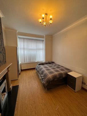 Room in a Shared House, Ellesmere Road, B8 - Photo 1