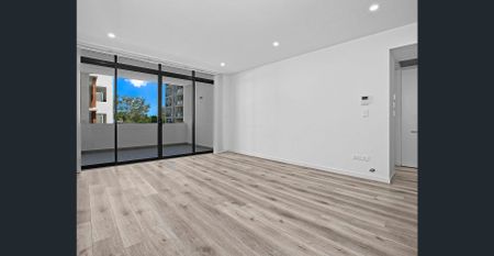 Beautifully Presented Apartment In Popular Riverside Complex - Photo 2