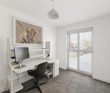 4 bedroom semi-detached house to rent - Photo 5