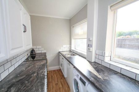 3 bedroom semi-detached house to rent - Photo 3